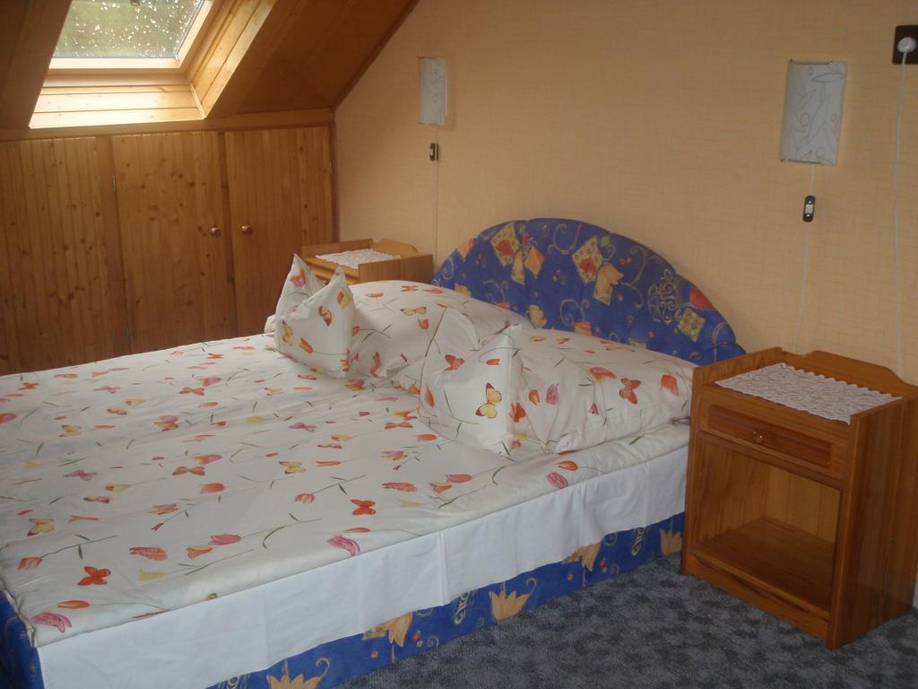 Emma Vendeghaz Hotel Balatonfured Exterior photo